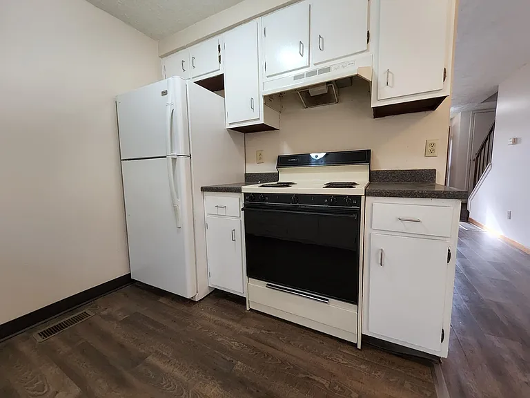 1670 Colonial Dr — Photo 4