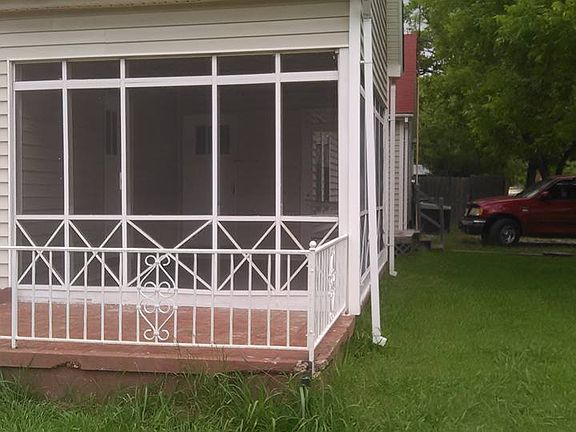 3rd image of 1113 E Texas Ave