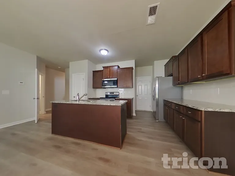 2314 Shady Dr — Photo 4