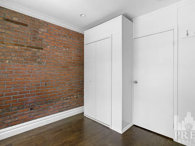 329 E 10th St #1 — Photo 8