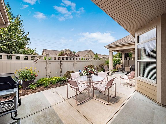 4th image of 3904 Foresta Grand Dr
