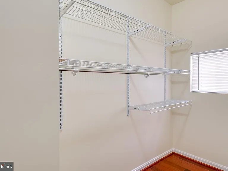 6805 Hollow Glen Ct — Photo 35