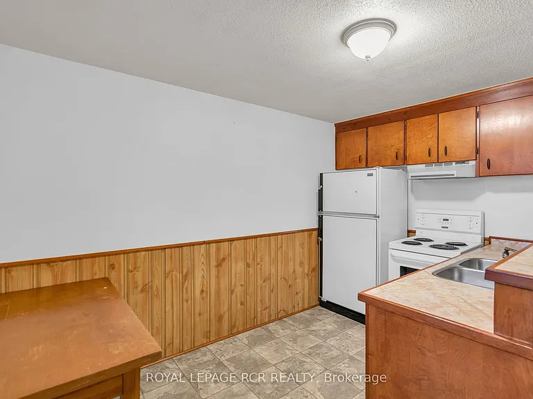 126 Nelson St W #A — Photo 24