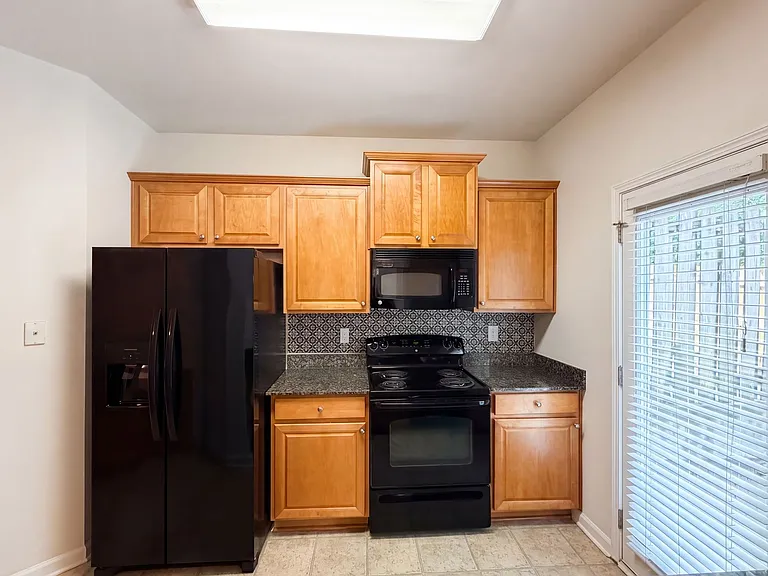 10595 Naramore Ln — Photo 9
