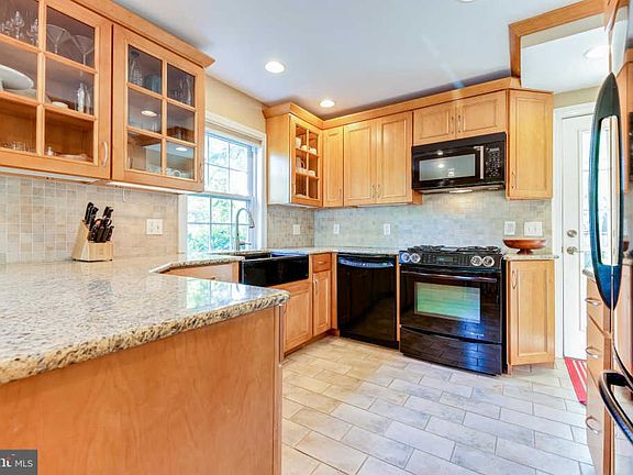4th image of 167 N Columbus St
