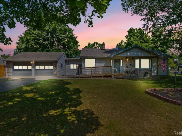 4440 Oakvista Ave, Clarkston, MI 48346