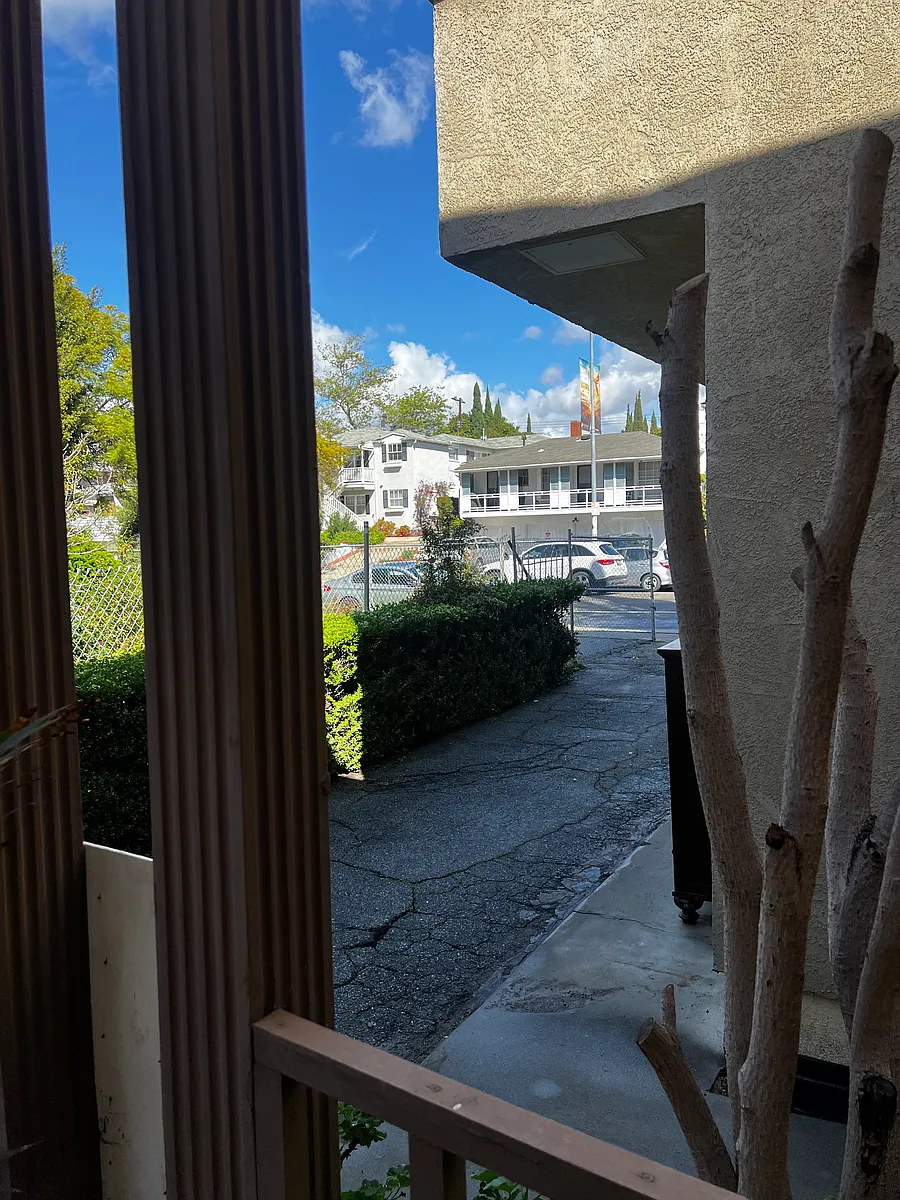 Building Photo - 1541 Veteran Ave #2