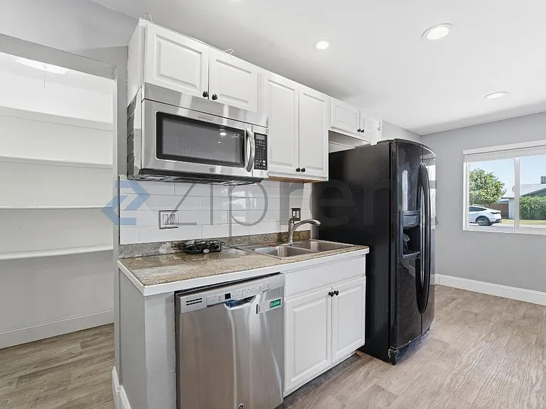 1228 E Barbara Dr — Photo 14