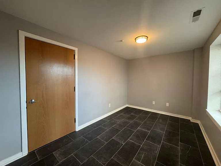60 Coleman St #2M — Photo 5