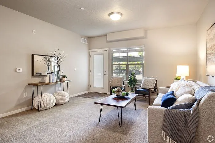 1 bed, 1.0 bath, 807 sqft, $1,570 — Photo 3