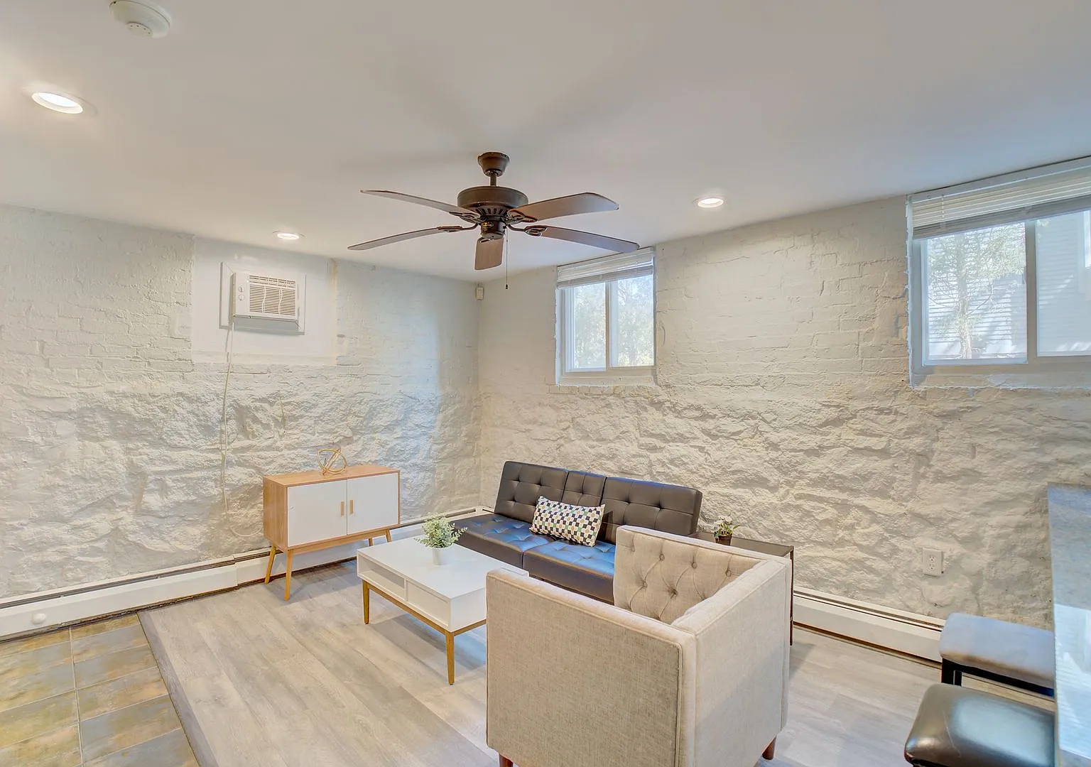 Charming & Sunny Building in East Rock! — Photo 3