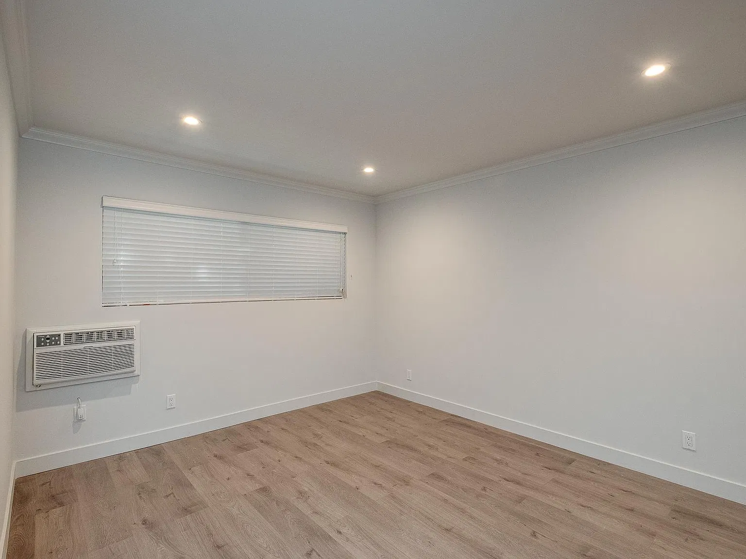 2 bed, 1000 sqft, $3,395 — Photo 4