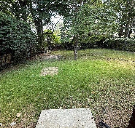 2nd image of 3604 S Lloyd Cir