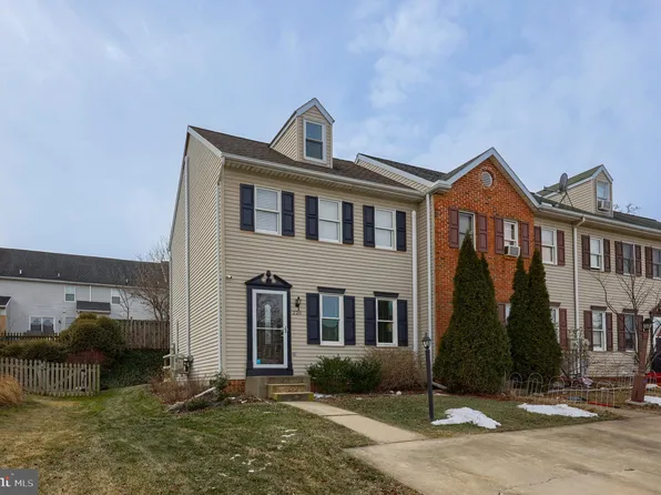 220 Heatherwood Dr, Ephrata, PA 17522