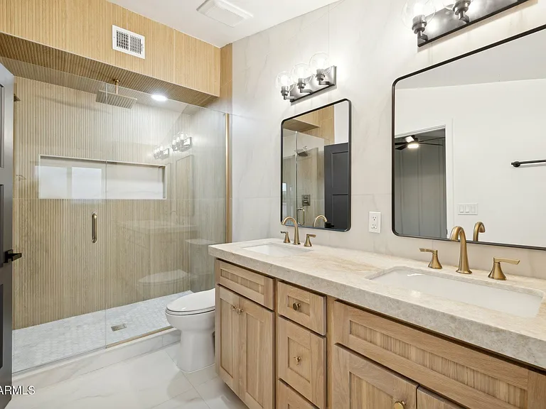 1216 W Rovey Ave — Photo 19