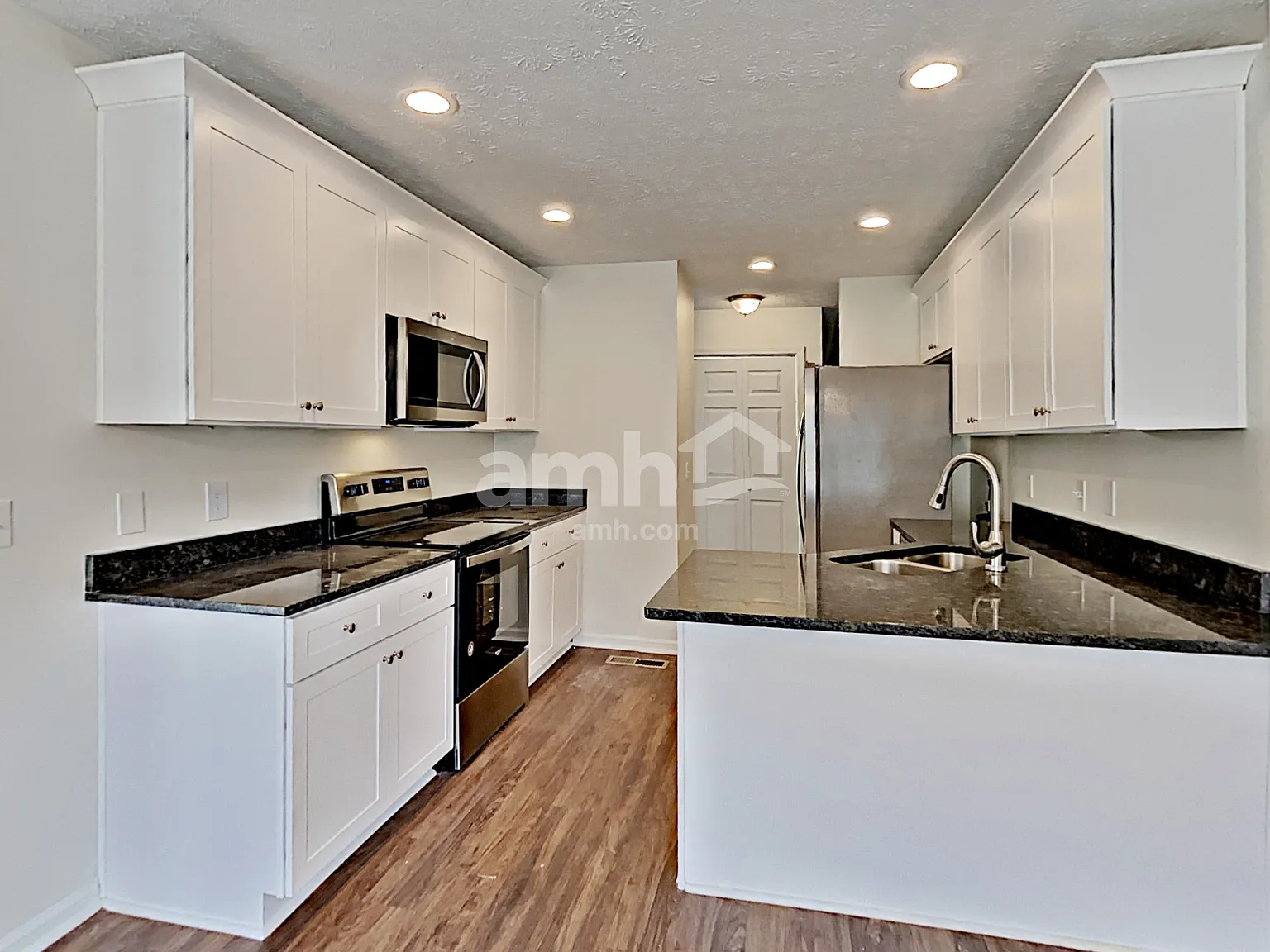3 bed, 2.0 bath, 1975 sqft, $2,505 — Photo 4