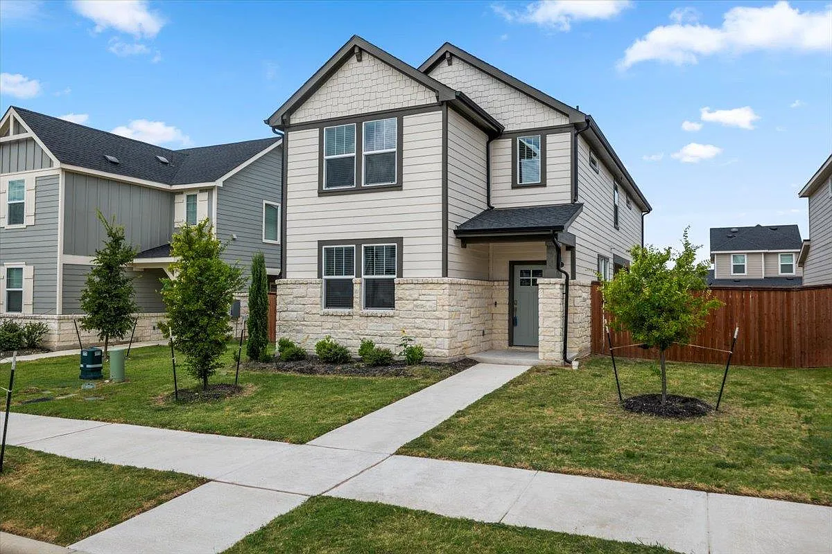 4 bed, 2.5 bath, 2109 sqft, $2,595 — Photo 1