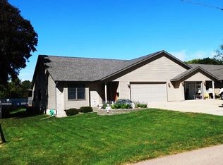 408 7th St, Camanche, IA 52730