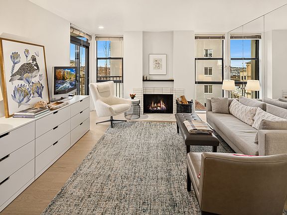 3rd image of 730 Bellevue Ave E APT 5