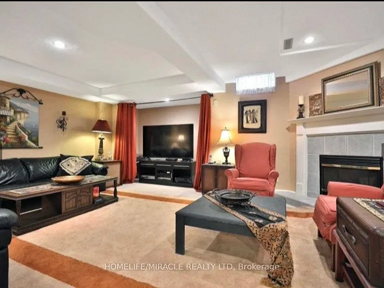 2999 Valcourt Cres — Photo 2