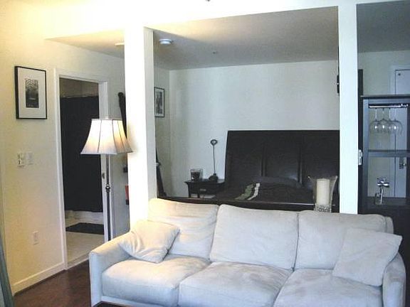 3rd image of 260 King St #6XX