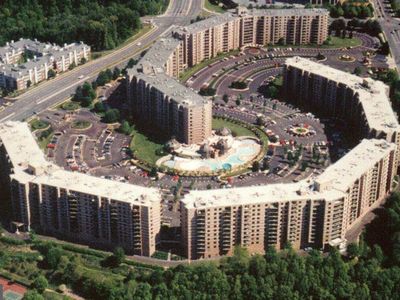 8370 Greensboro Dr APT 212, Mc Lean, VA, 22102