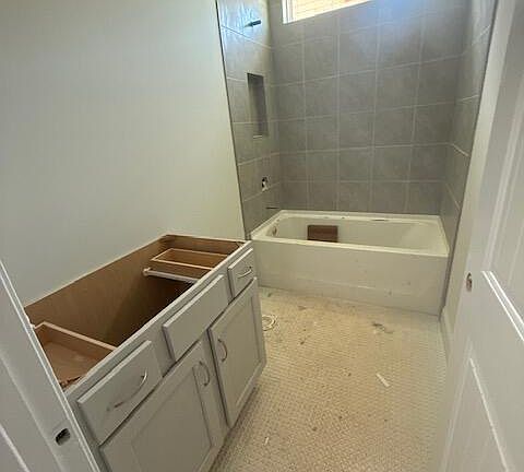 4th image of 250 Sawtooth Oak Ln