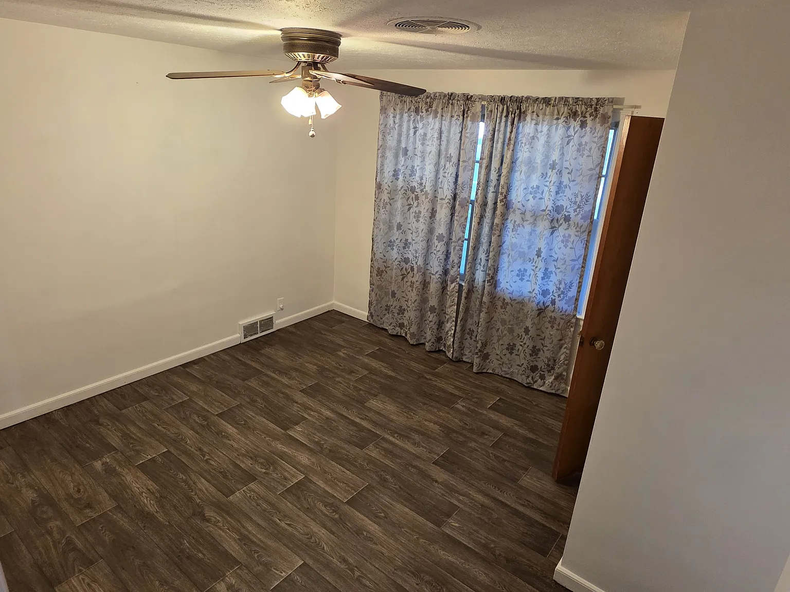 3 bed, 1302 sqft, $1,500 — Photo 2