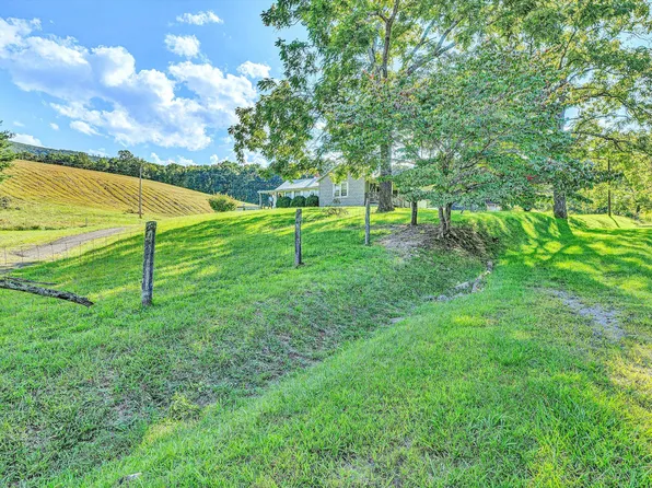 2816 Johns Creek Rd, New Castle, VA 24127