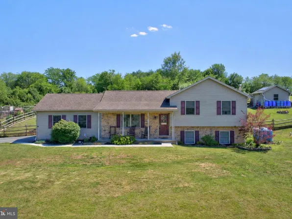 225 N Grant Rd, Thomasville, PA 17364
