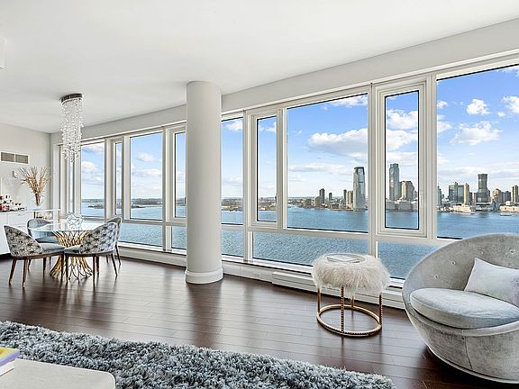 3rd image of 70 Little St W Unit 22C