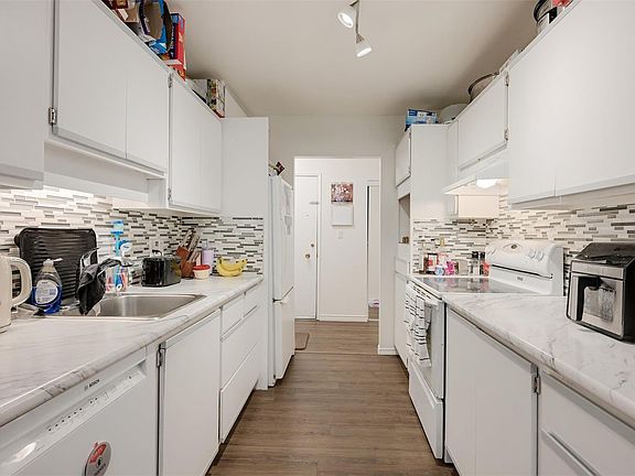 3rd image of 625 Admirals Rd #203