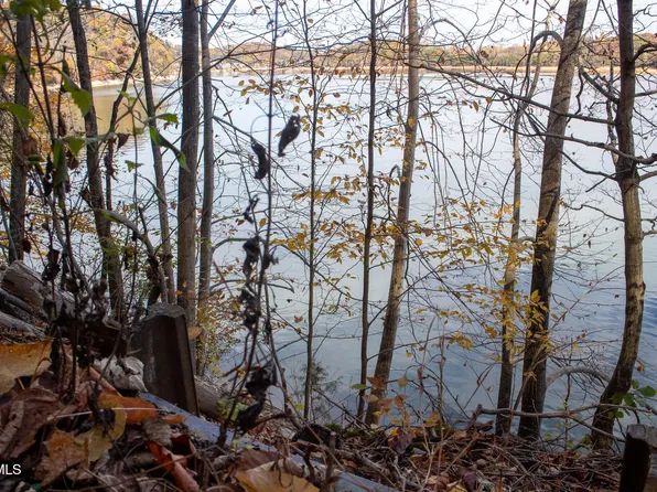 24 Furches Dr, Johnson City, TN 37615