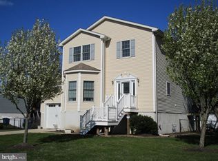 2 Champions Dr, Little Egg Harbor, NJ 08087