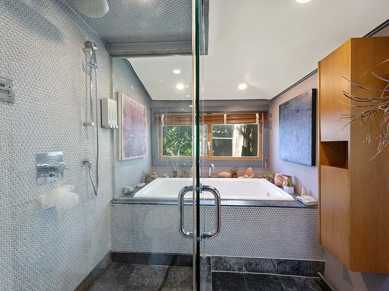1 Burkeshire Dr — Photo 9
