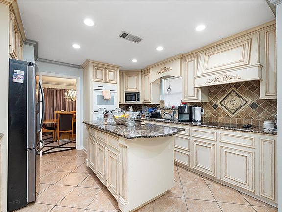 5th image of 18118 Shadow Valley Dr