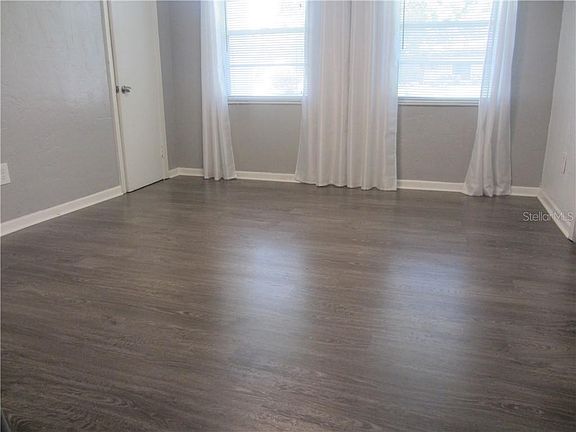 4th image of 10901 N Edison Ave