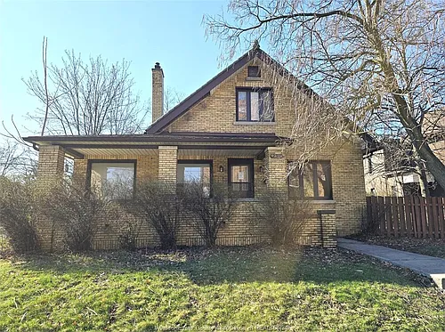 2311 University Ave W Photo 1
