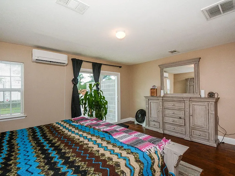 1402 Chestnut Ridge Rd — Photo 11