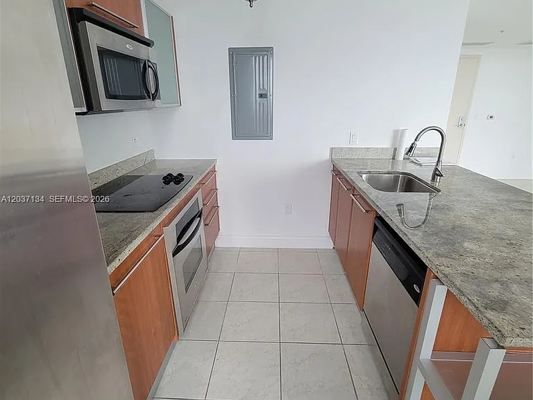 185 SW 7th St #3500 — Photo 16
