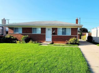 8435 Potomac St, Center Line, MI 48015