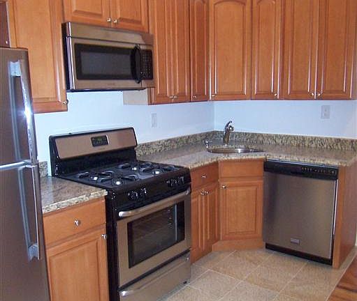 5th image of 170 W 73rd St APT 7C