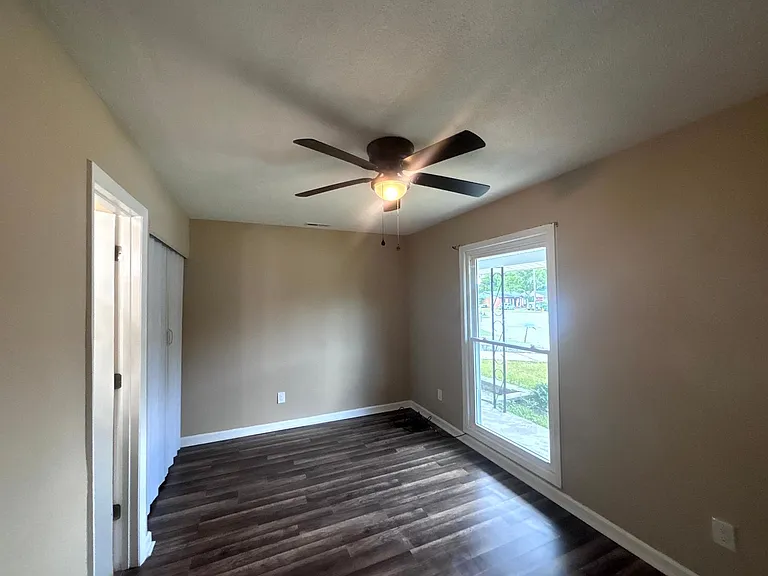 5523 Livingston Dr — Photo 8