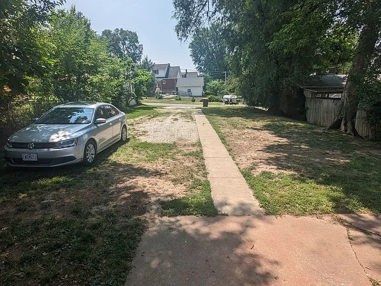 926 Locust St — Photo 10