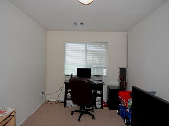 4th image of 10922 Kelly Hill Ct