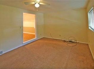 1184 Pennfield Rd, Cleveland Heights, OH 44121