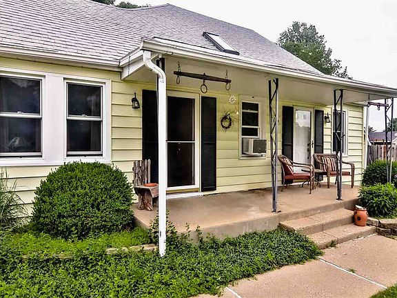 4th image of 716 Wood Ave