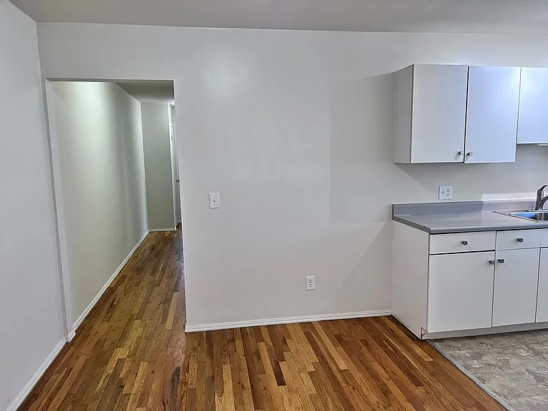 1241 Corbett St #4 — Photo 15