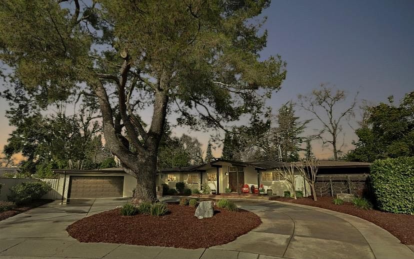 2nd image of 211 Callnon Ct