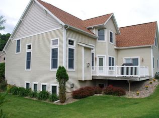 1064 Aspen Valley Dr, Onalaska, WI 54650